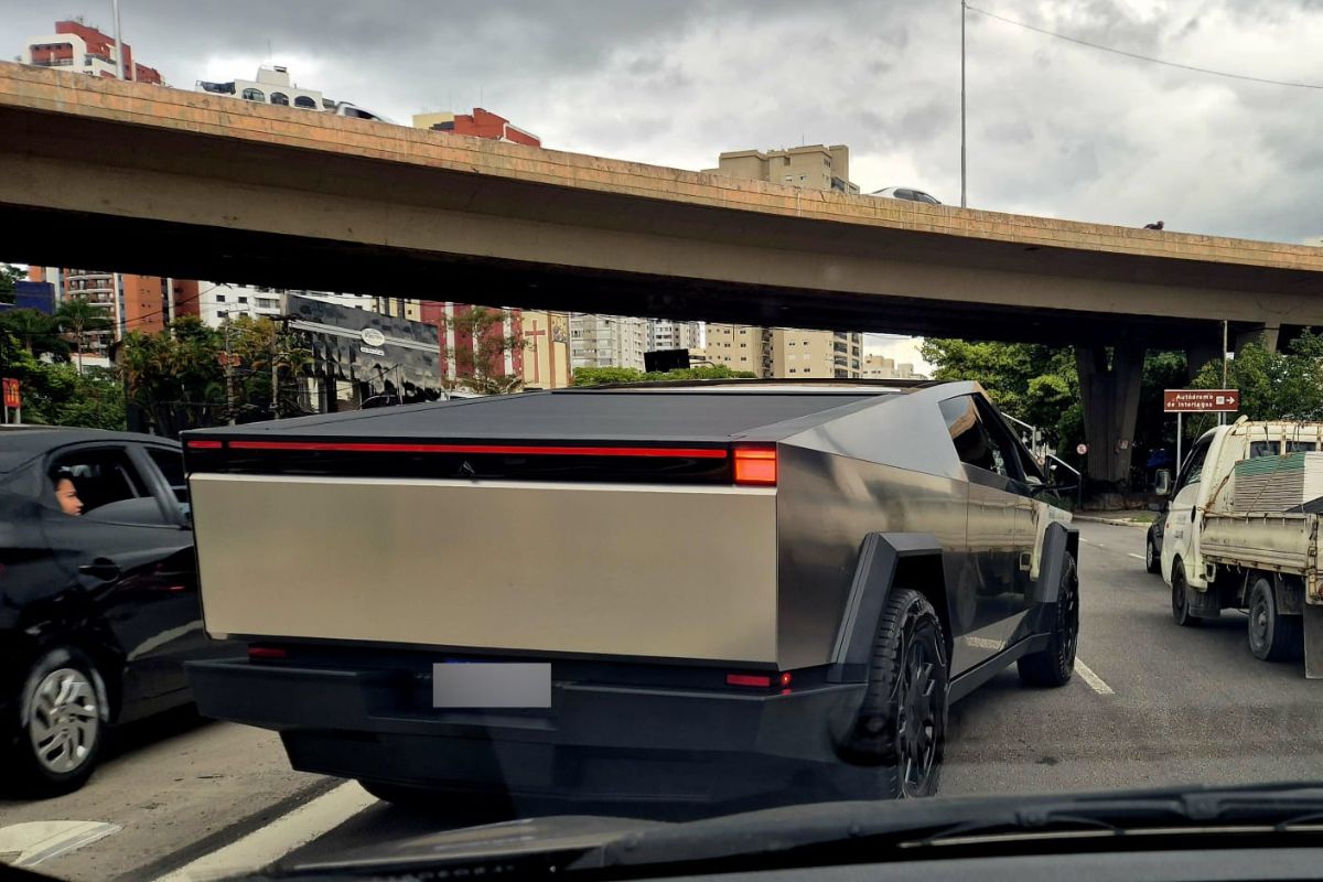 Tesla Cybertruck é visto andando nas ruas de São Paulo. Veja imagens