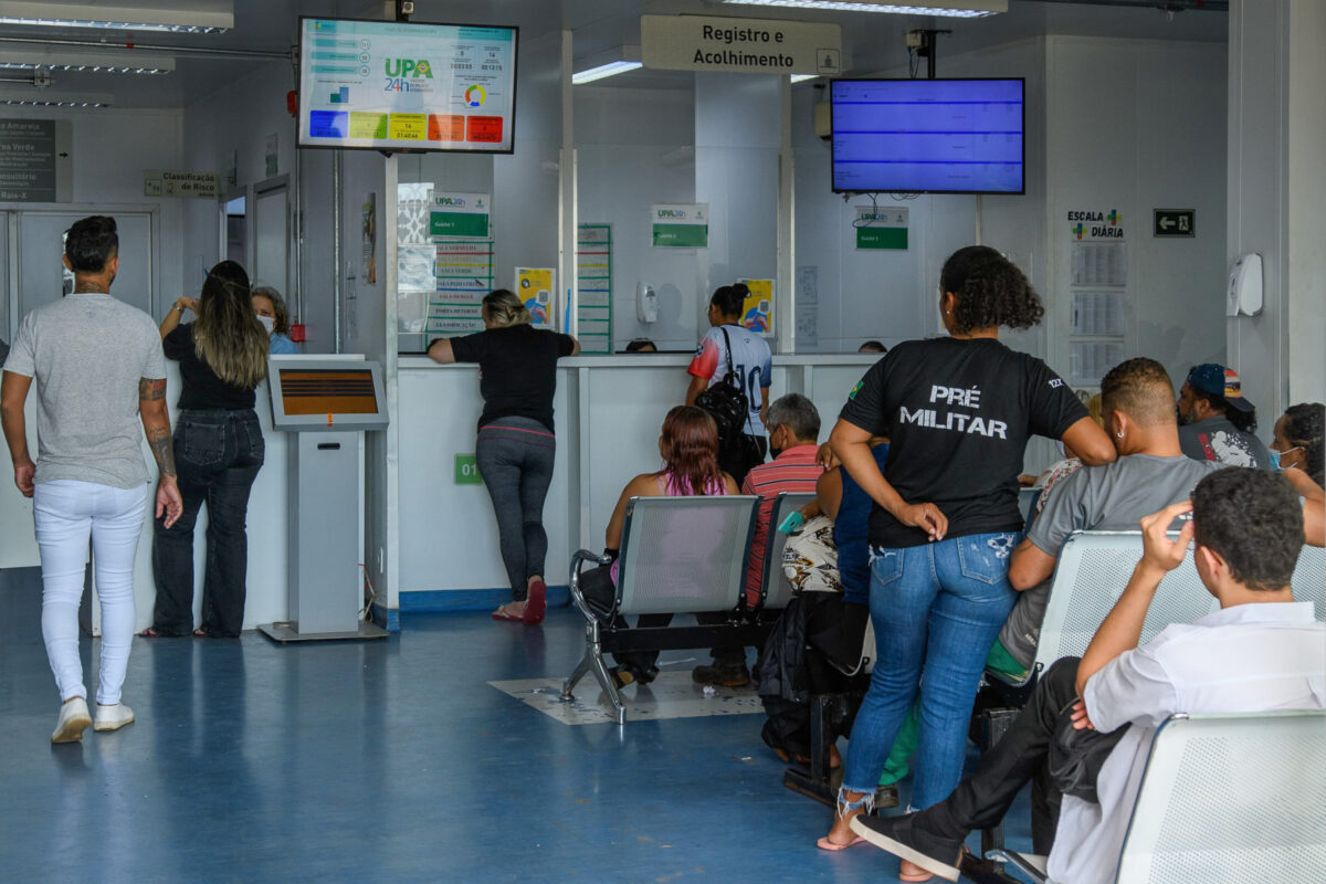 Caos se instala em UPA do DF: pais se revoltam com falta de pediatra