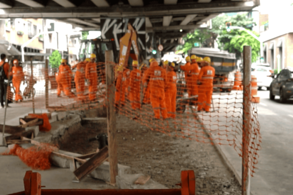 Obras da Prefeitura de São Paulo para a instalação de um bolsão de estacionamento embaixo do viaduto do Minhocão - Metrópoles