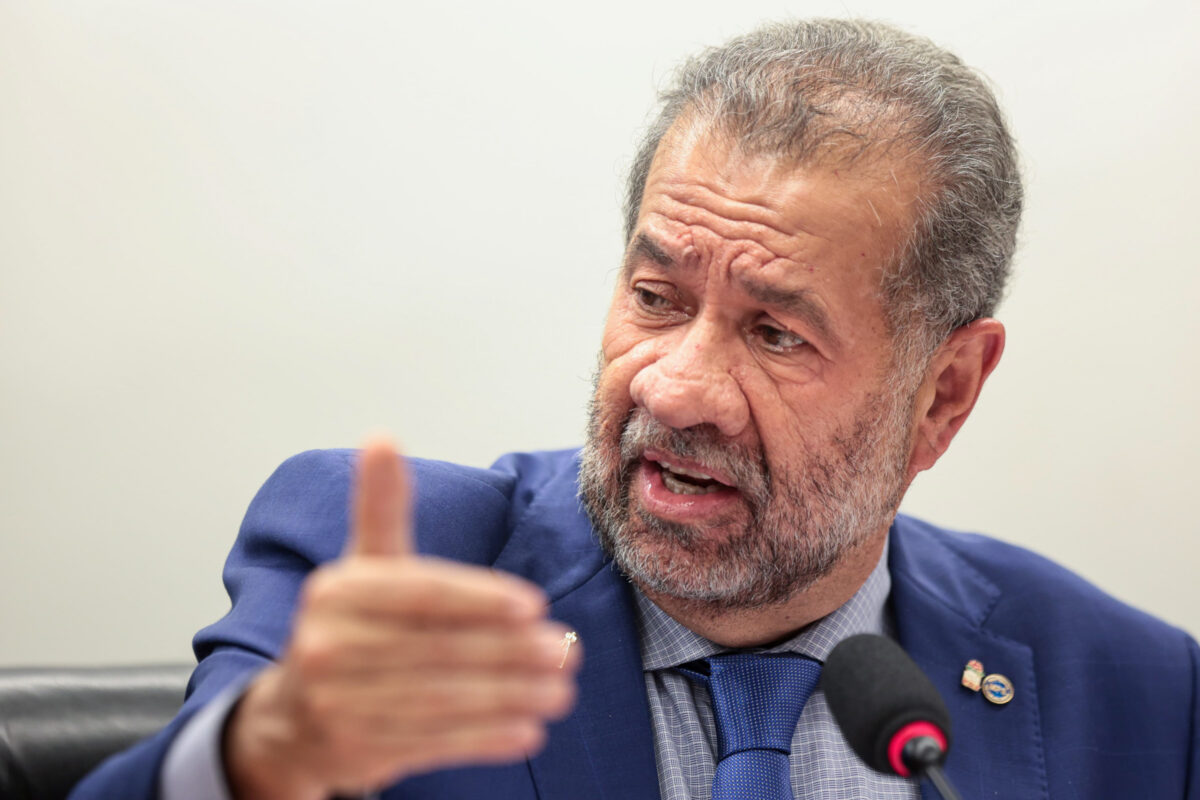 Ministro da Previdência Social, Carlos Lupi, comparece à Comissão da Câmara dos Deputados. Ministro explica as denúncias sobre desvios no INSS - Metrópoles