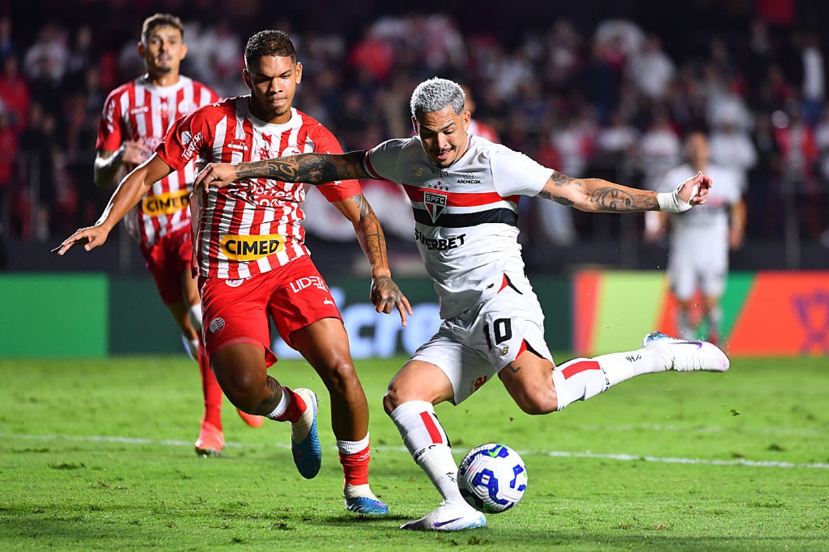 Copa do Brasil: Luciano brilha e São Paulo bate Náutico no MorumBis