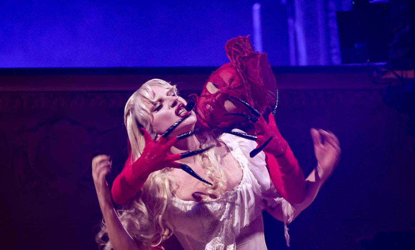 Lady Gaga se apresentando ao vivo em 2025, na Cidade do México - Metrópoles