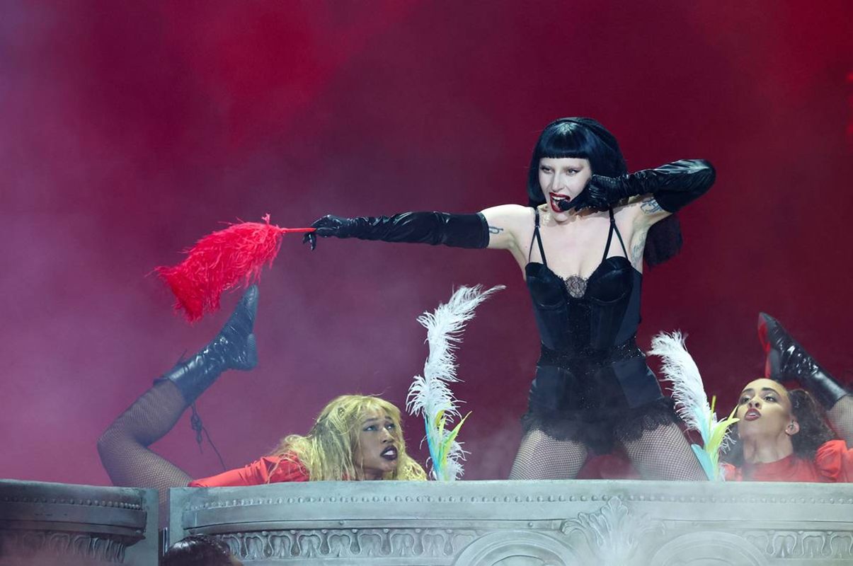 Lady Gaga se apresentando ao vivo em 2025, na Cidade do México - Metrópoles