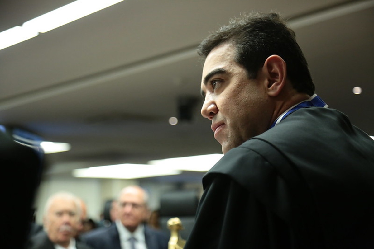 “Tenho vergonha de receber penduricalho”, diz ministro do TCU