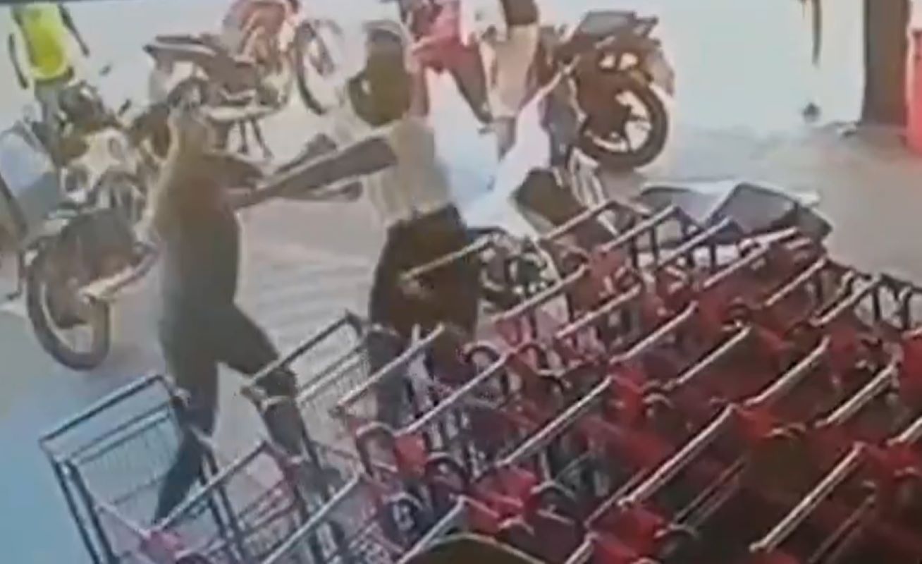 Secretária esfaqueia jovem e foge com ajuda do marido PM. Vídeo
