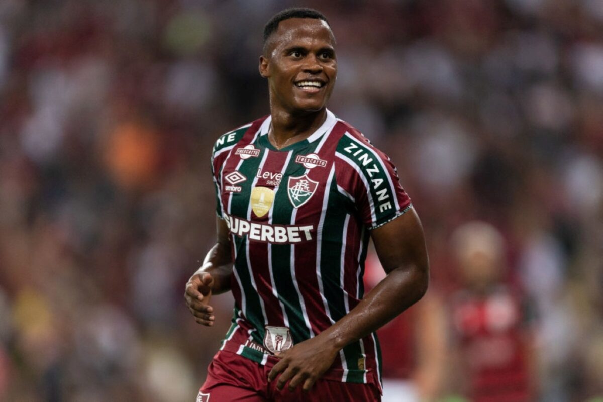 Fluminense enfrenta Galo antes de jogo com Aparecidense em Brasília