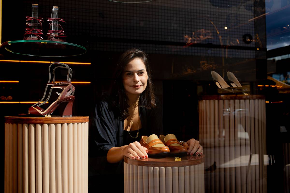 Tainah Barreto na loja da Barreto Shoes, em Brasília - Metrópoles