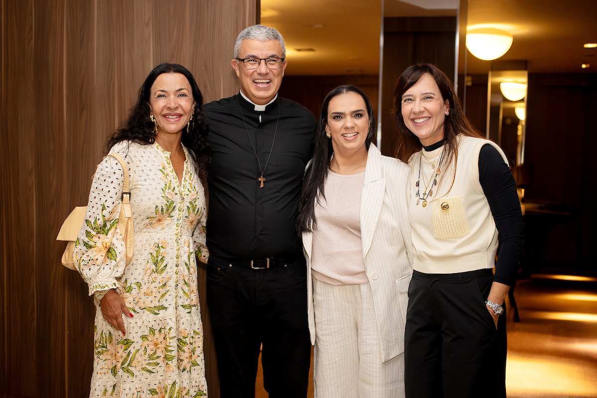 No jantar, a Cantiga Novidade apresenta uma programação de natalício.