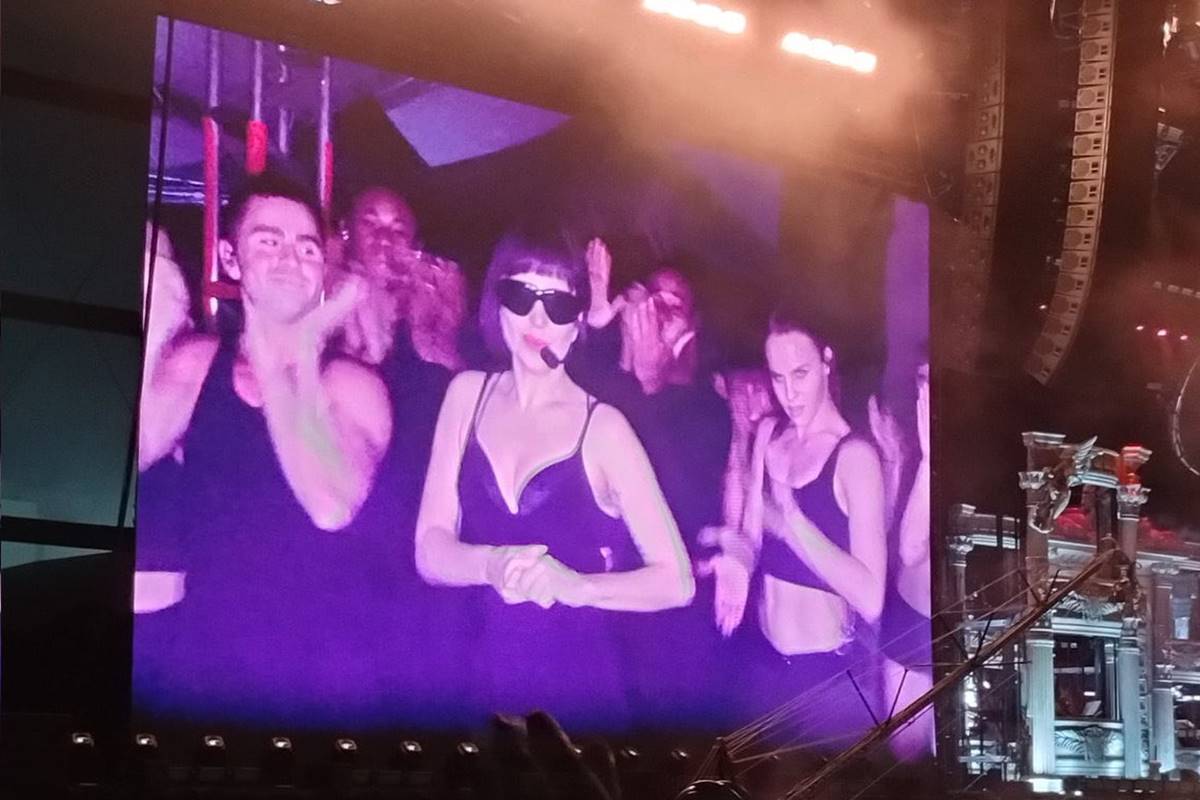 Lady Gaga leva fãs à loucura com ensaio em Copacabana: veja vídeos