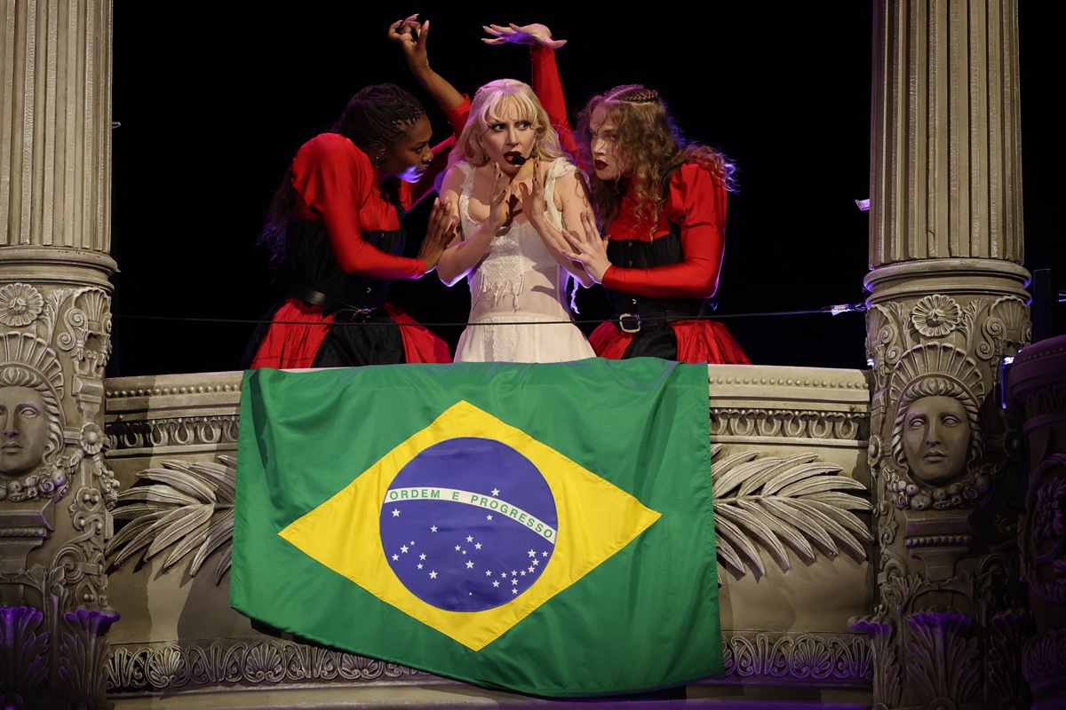 Lady Gaga exalta Brasil após show em Copacabana: “Orgulho e alegria”