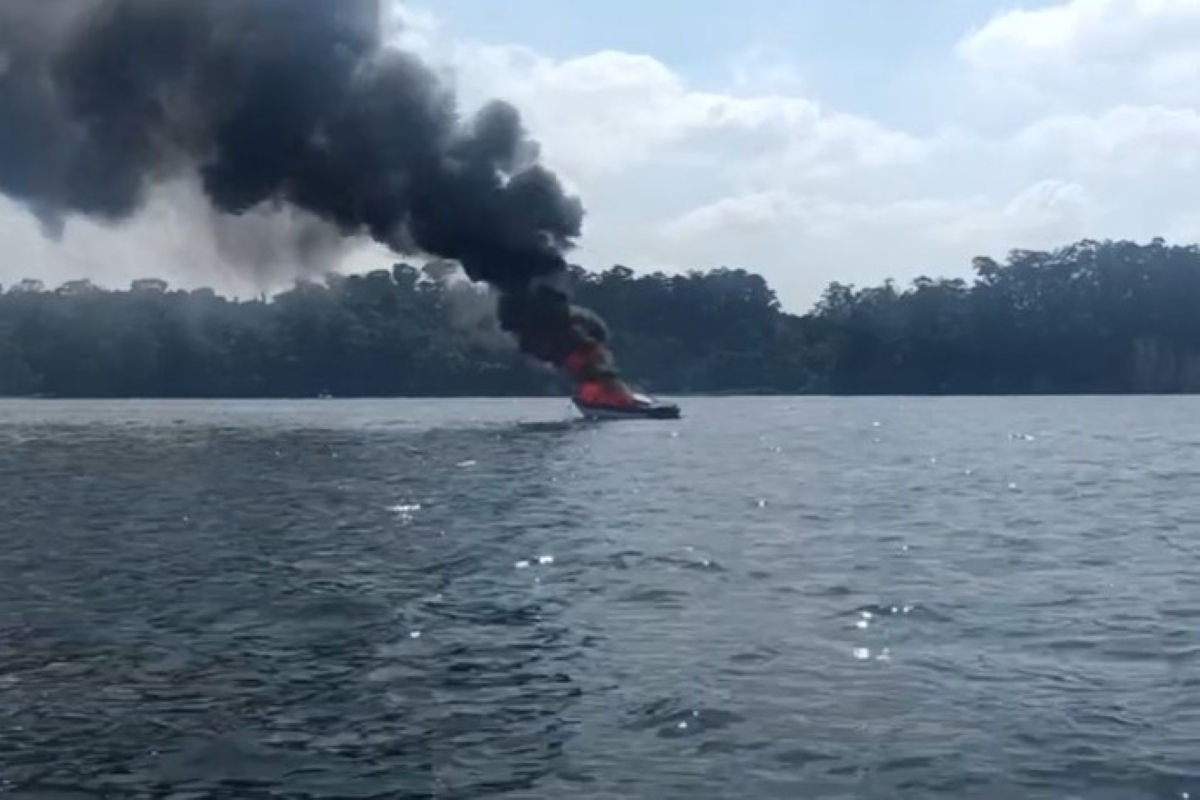 Marinha investiga incêndio e explosão em lancha de família em SP