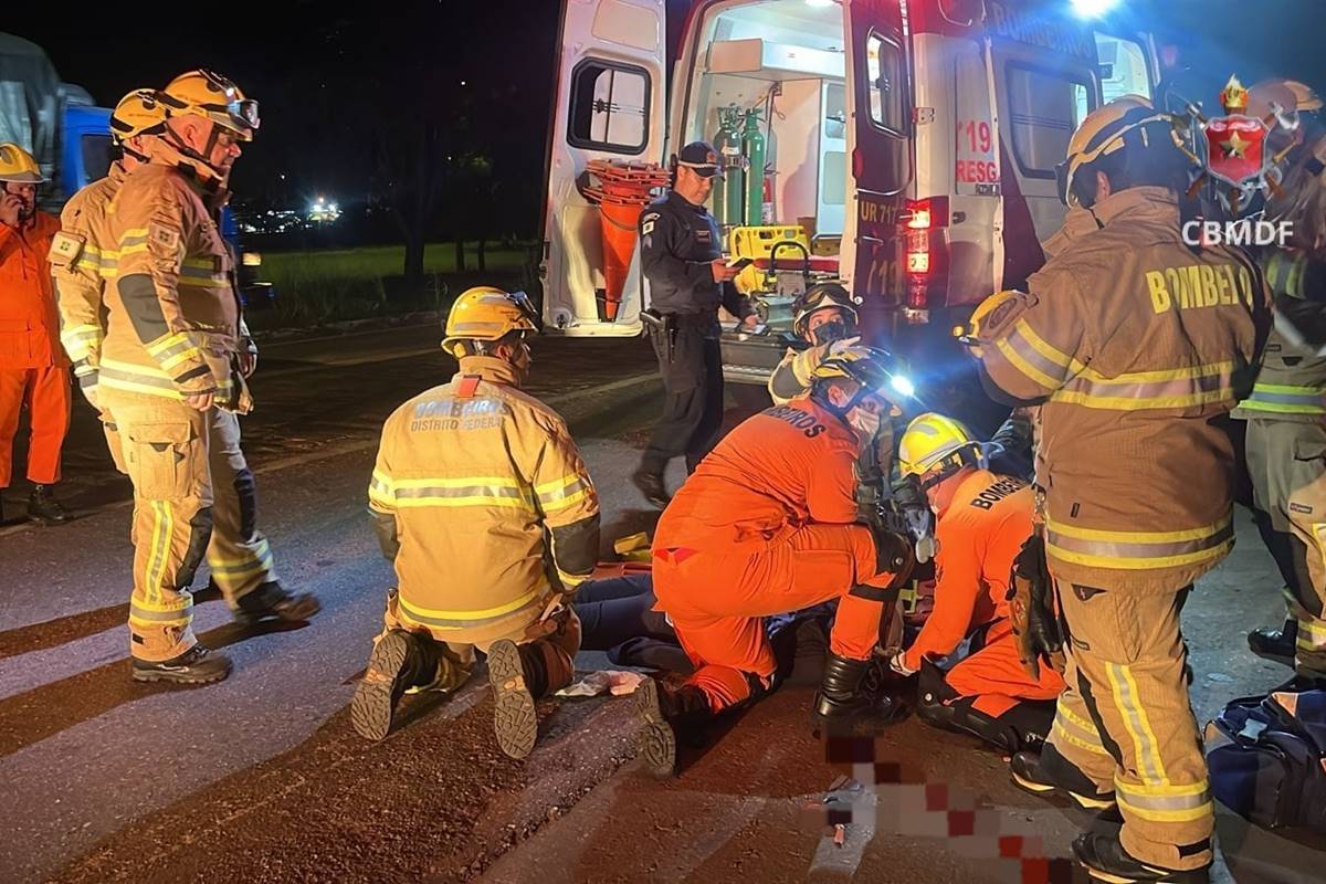 Adolescente de 13 anos é atropelada no DF e socorrida em estado grave