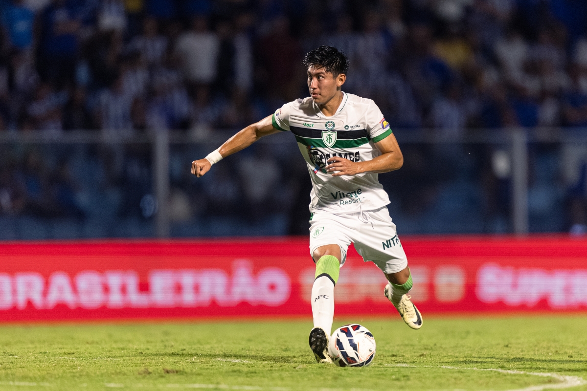 Jogador do América-MG e seleção boliviana é preso por injúria racial