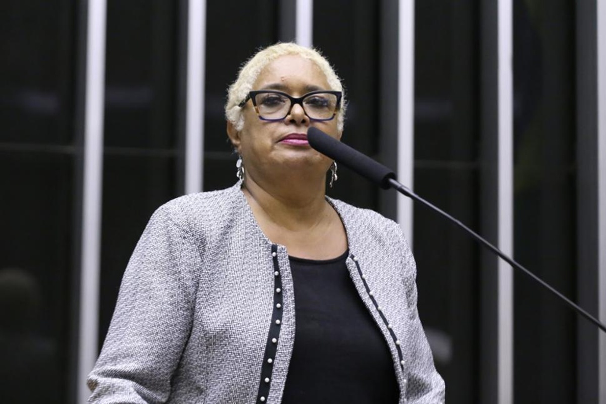 Deputada diz que é barrada na Câmara: “Talvez seja pela minha cor”