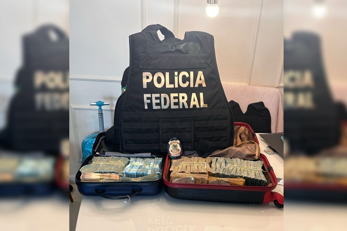 PF acha mala recheada de dinheiro em operação contra narcotráfico