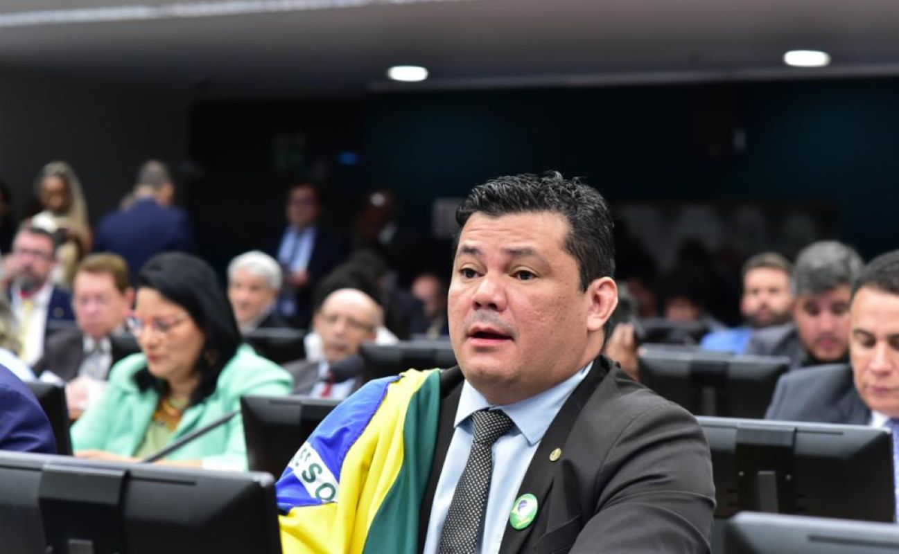 Câmara: Conselho de Ética aprova suspensão de Gilvan da Federal