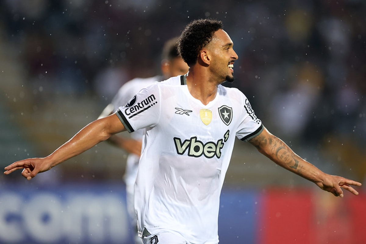 Botafogo marca no fim e bate Carabobo na Libertadores. Veja os gols