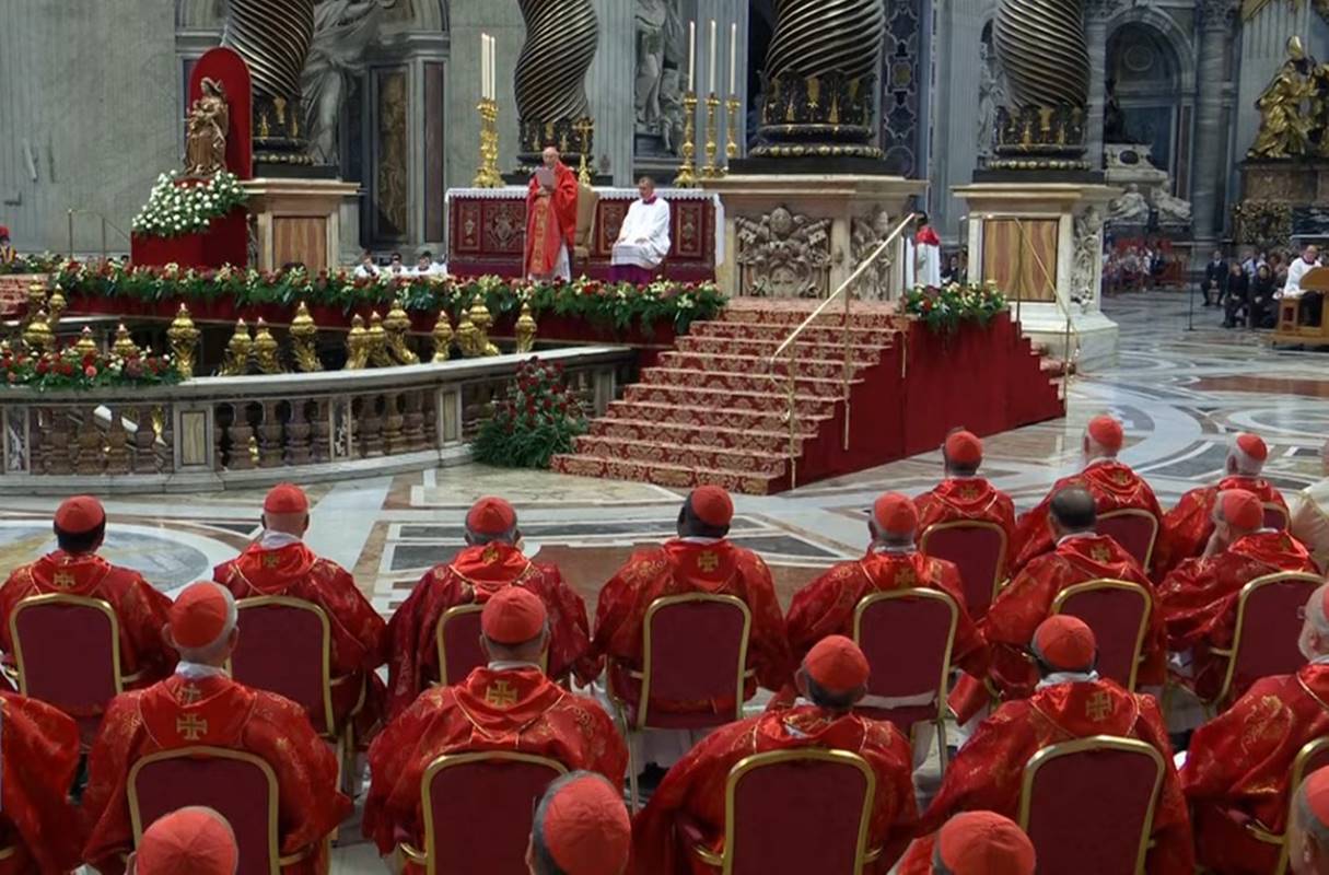 Missa na Basílica de São Pedro inicia conclave que escolherá o papa