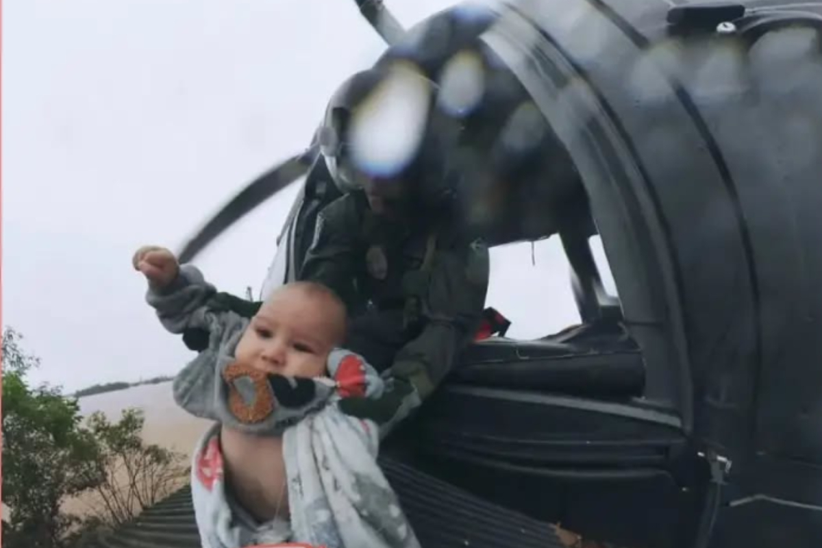 Bebê resgatado de helicóptero durante enchente no RS morre após 1 ano