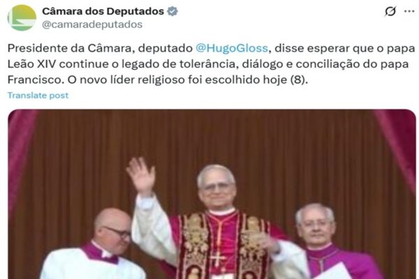 imagem colorida de post da Câmara dos Deputados com nome errado de Hugo Motta