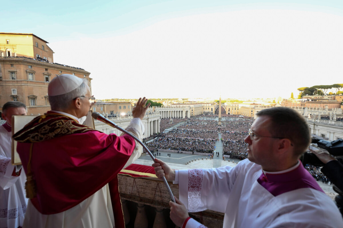 Vaticano divulga documento que oficializa Leão XIV como papa. Veja
