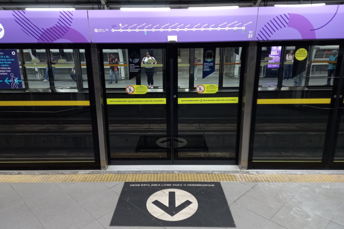 Morte no metrô: qual a distância entre portas do trem e da plataforma
