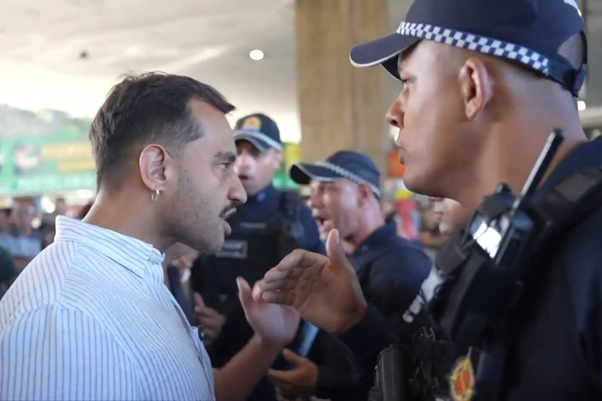 Vídeo: PMs usam spray de pimenta em ambulantes e discutem com deputado