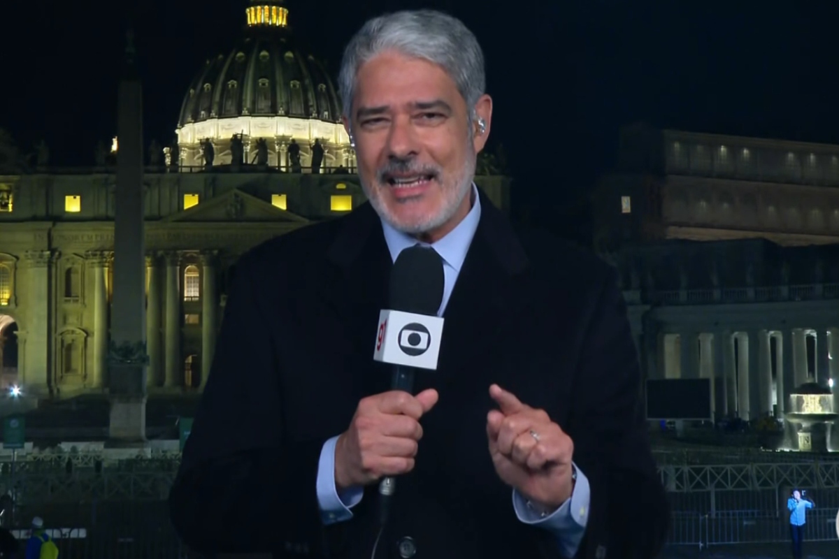 William Bonner quebra protocolo e manda recado para Ilze Scamparini