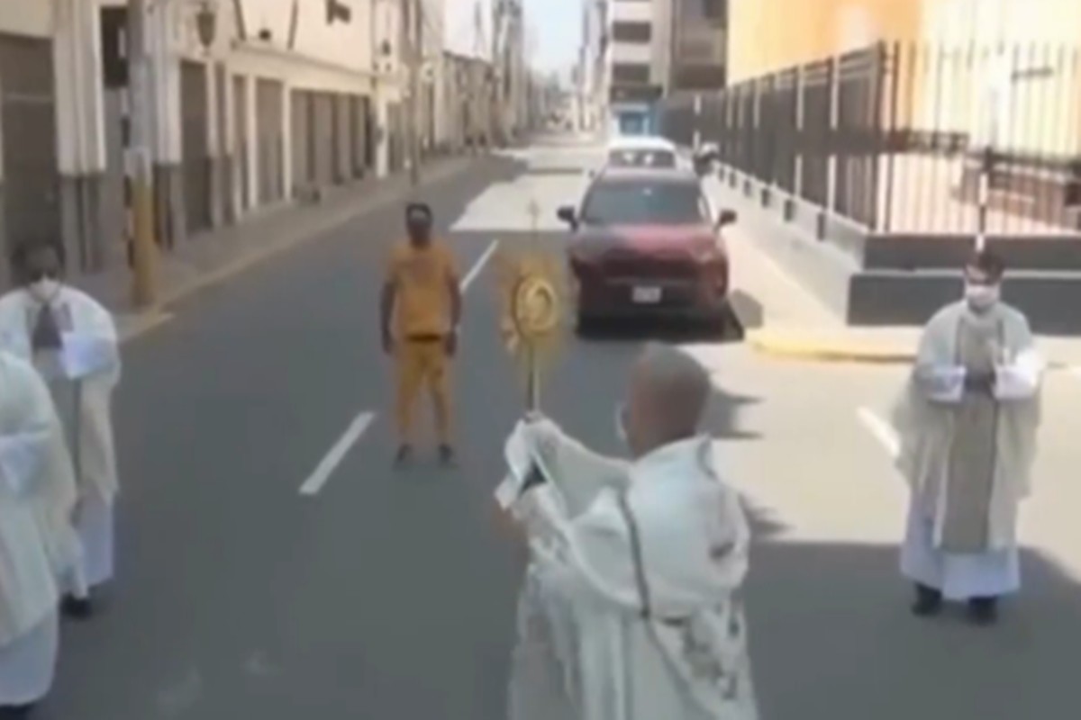 O novo papa, Leão XIV, rezou nas ruas durante pandemia de Covid. Vídeo