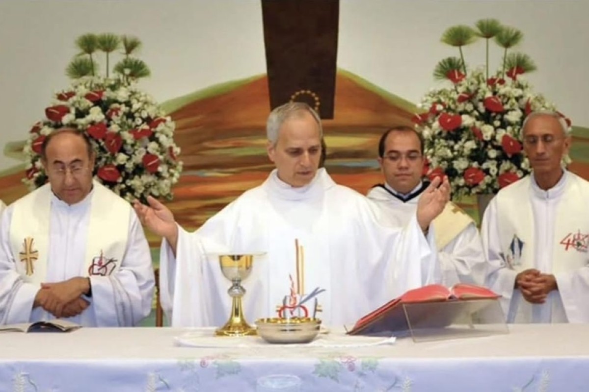 Novo papa celebrou missa na zona leste de SP durante visita ao Brasil