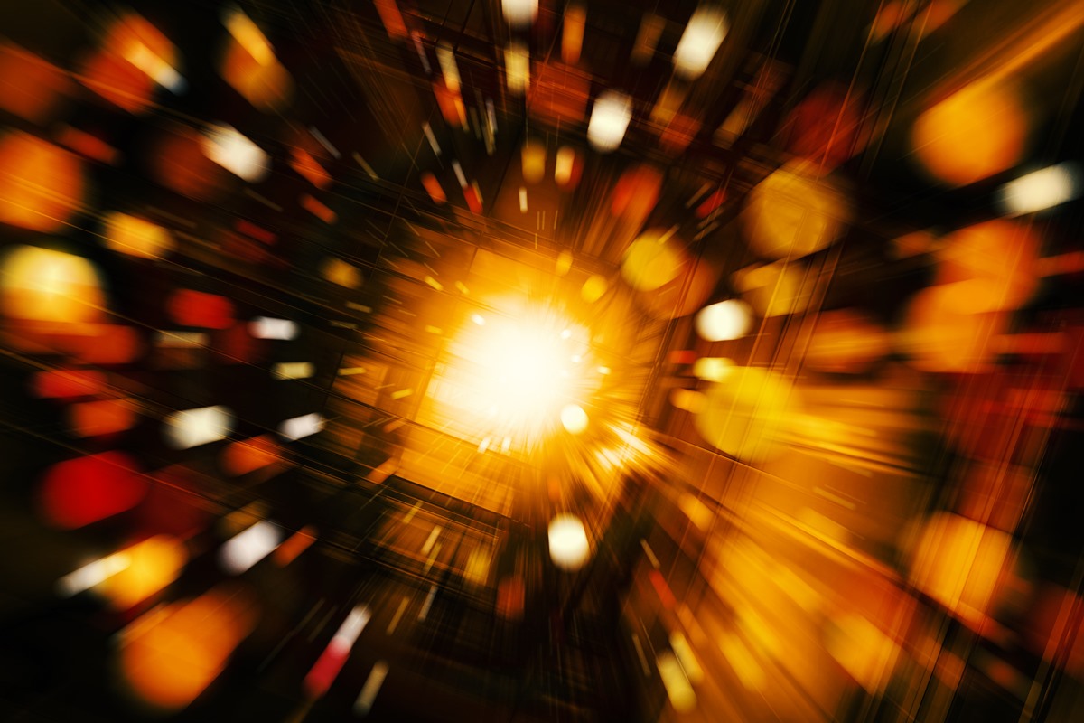 Imagem colorida de acelerador de particulas - Metrópoles 