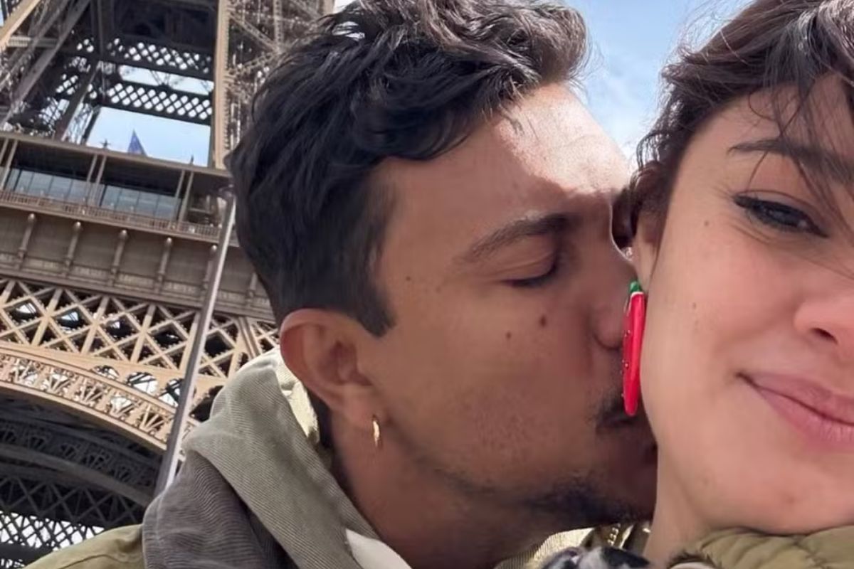 Sophie Charlotte e Xamã posam juntos em clima de romance em Paris