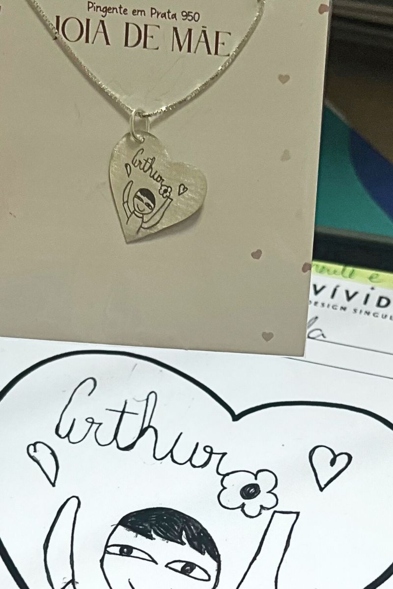 Vívida Design Singular homenageia mães ao eternizar desenho de filhos