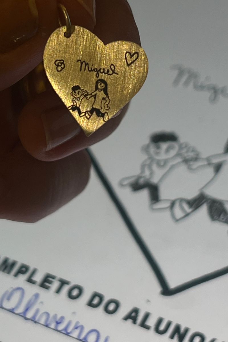 Vívida Design Singular homenageia mães ao eternizar desenho de filhos
