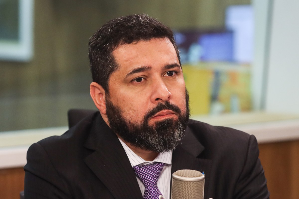 Presidente dos Correios se reúne com Lula para oficializar demissão