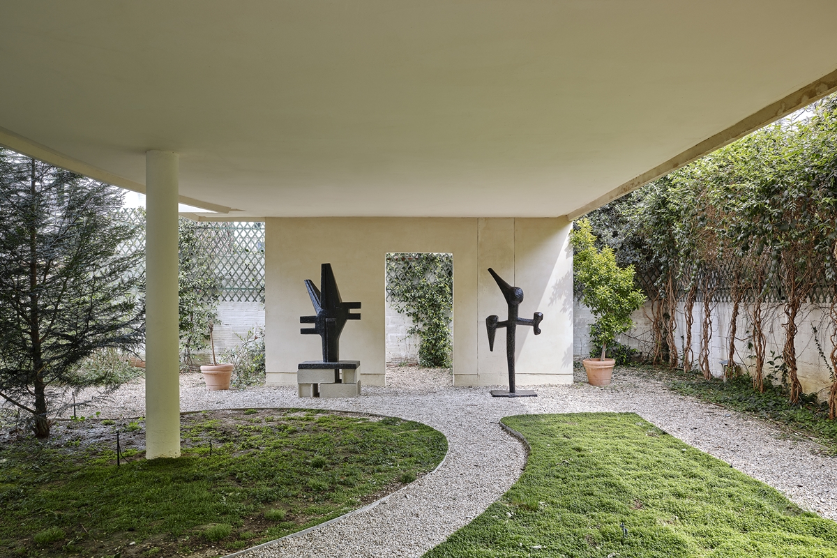 Foto colorida da exposição ABERTO4 na Maison La Roche - Metrópoles
