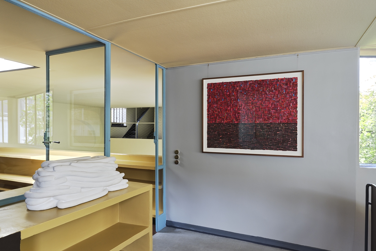Foto colorida da exposição ABERTO4 na Maison La Roche - Metrópoles