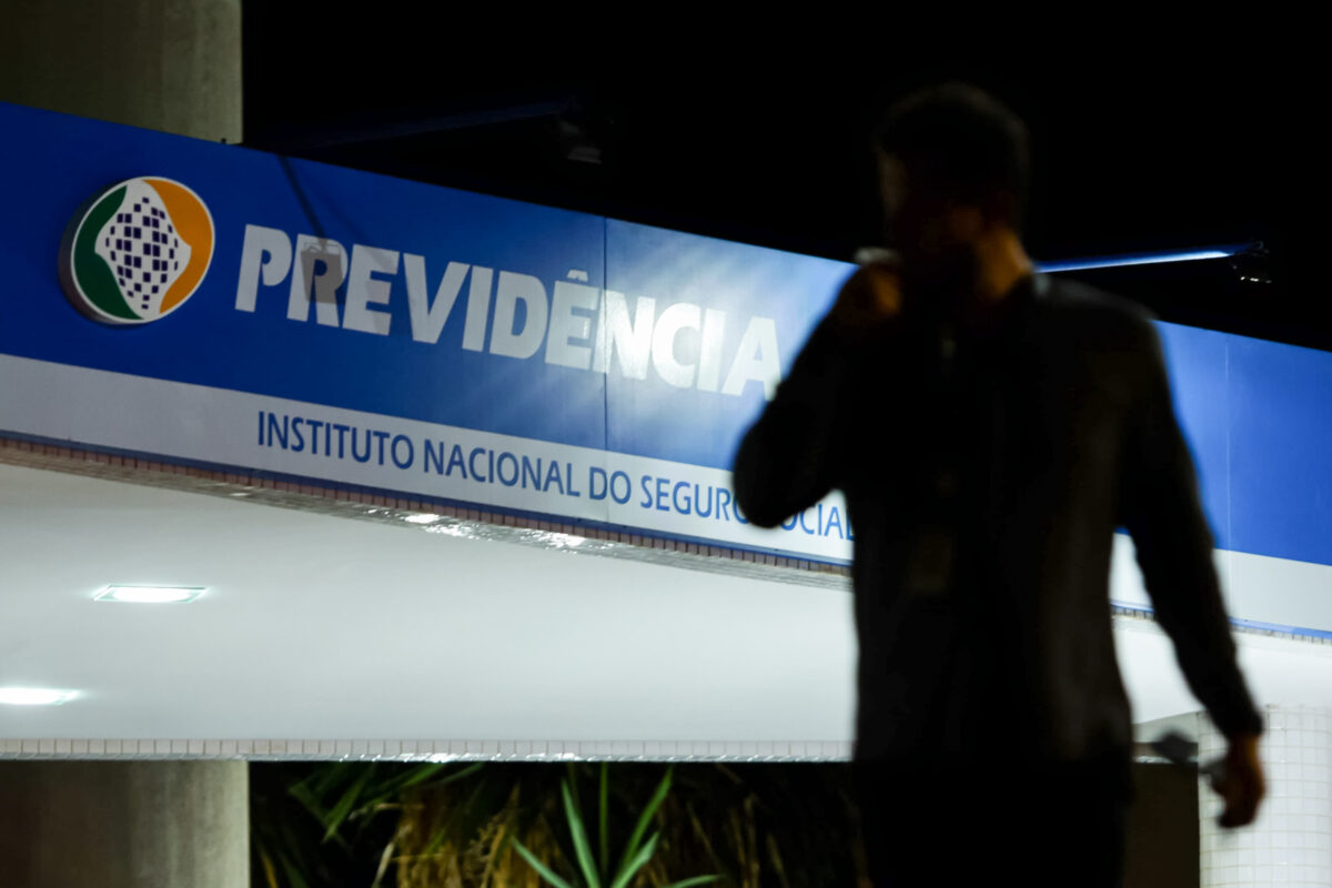 INSS: seguros eram “contratados” em menos de 3 minutos. Ouça áudios