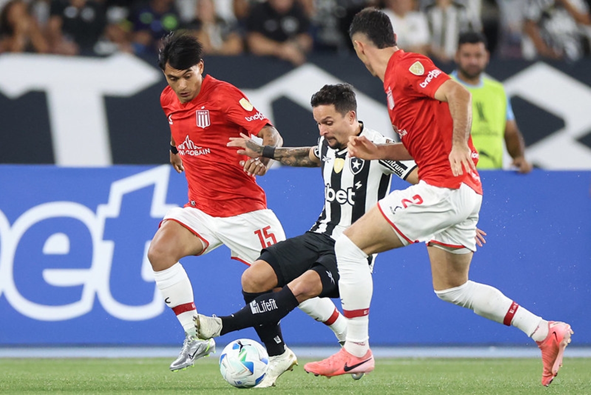 Vídeo: com gol espetacular de Artur, Botafogo bate Estudiantes