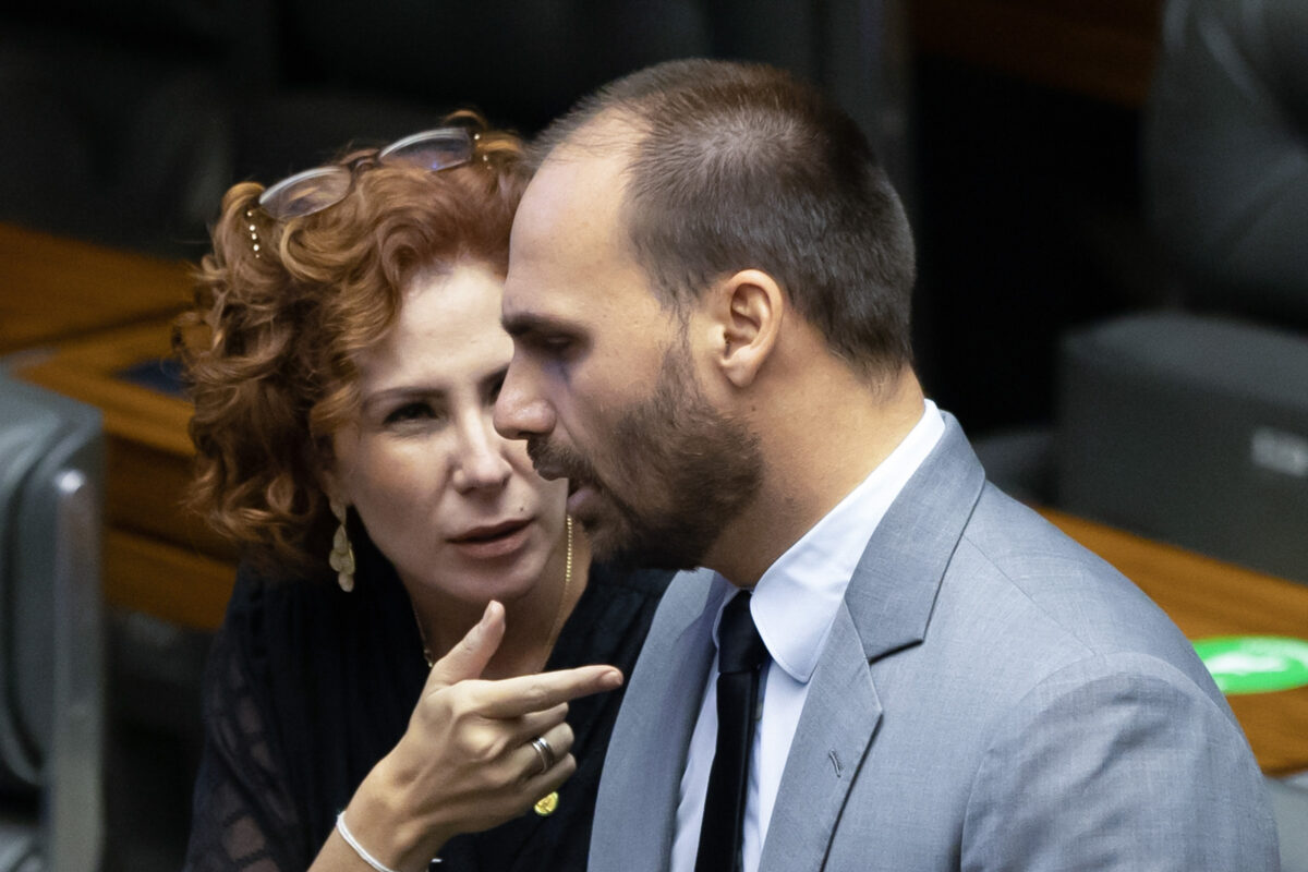Eduardo Bolsonaro atuará na Itália contra extradição de Zambelli