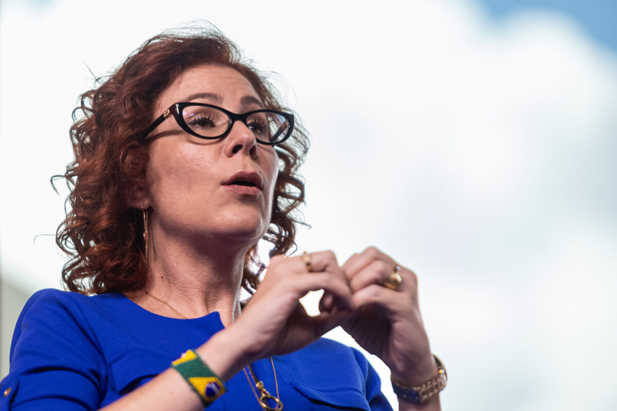 X recorre da decisão de Moraes que bloqueou contas de Carla Zambelli