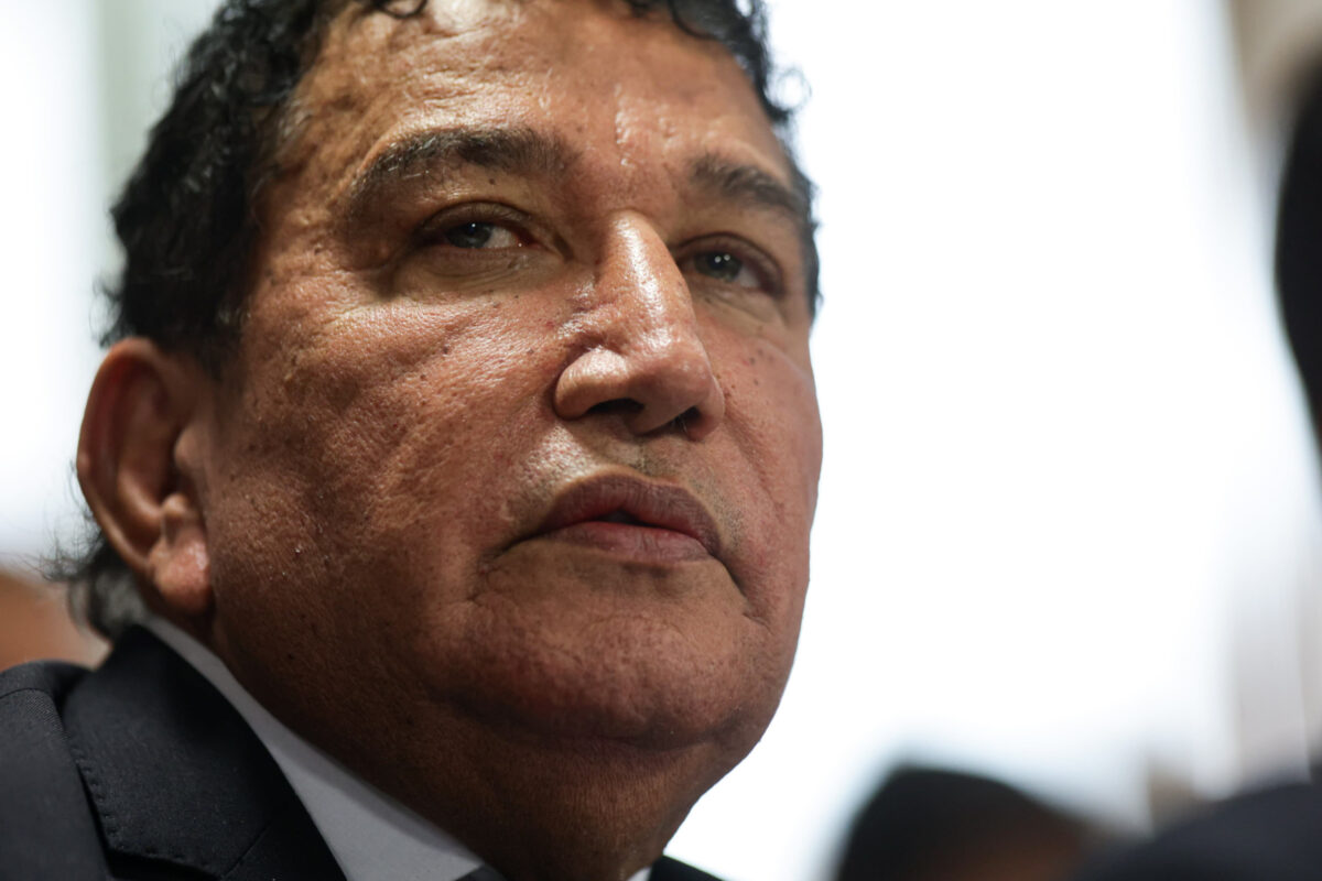 Magno Malta ameaça Moraes: “Põe a mão em Jair Bolsonaro”