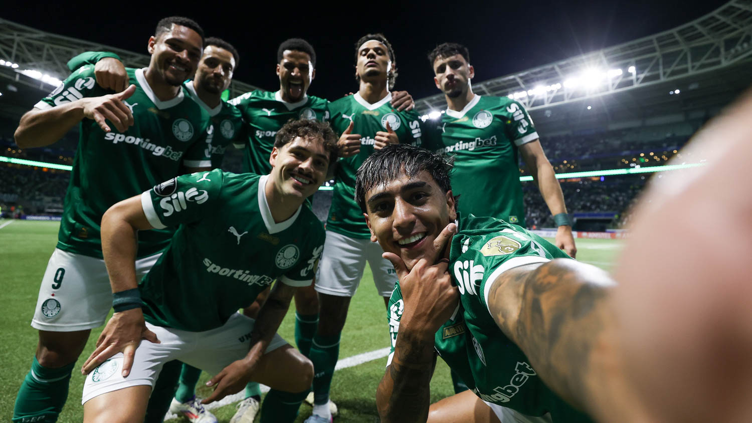 Palmeiras vence e garante melhor campanha da Libertadores. Veja os gols