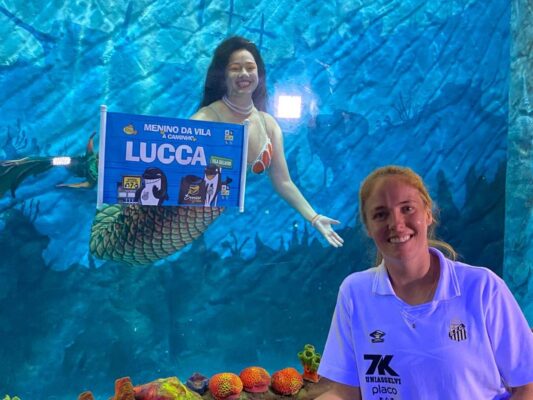 Grávida de 12 semanas, a atacante do Santos Futebol Clube, Ketlen Wiggers, teve o sexo de seu bebê revelado por uma sereia - Metrópoles