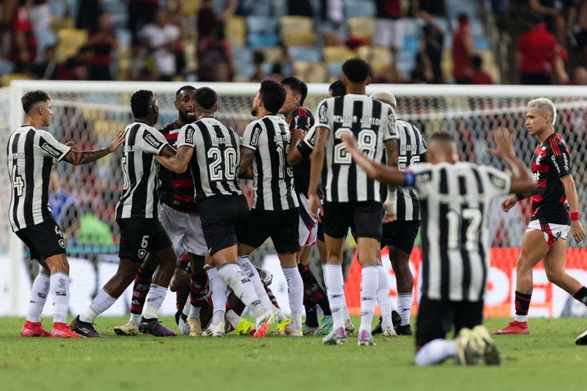 Botafogo diz que Flamengo descumpriu regra antes de clássico. Entenda