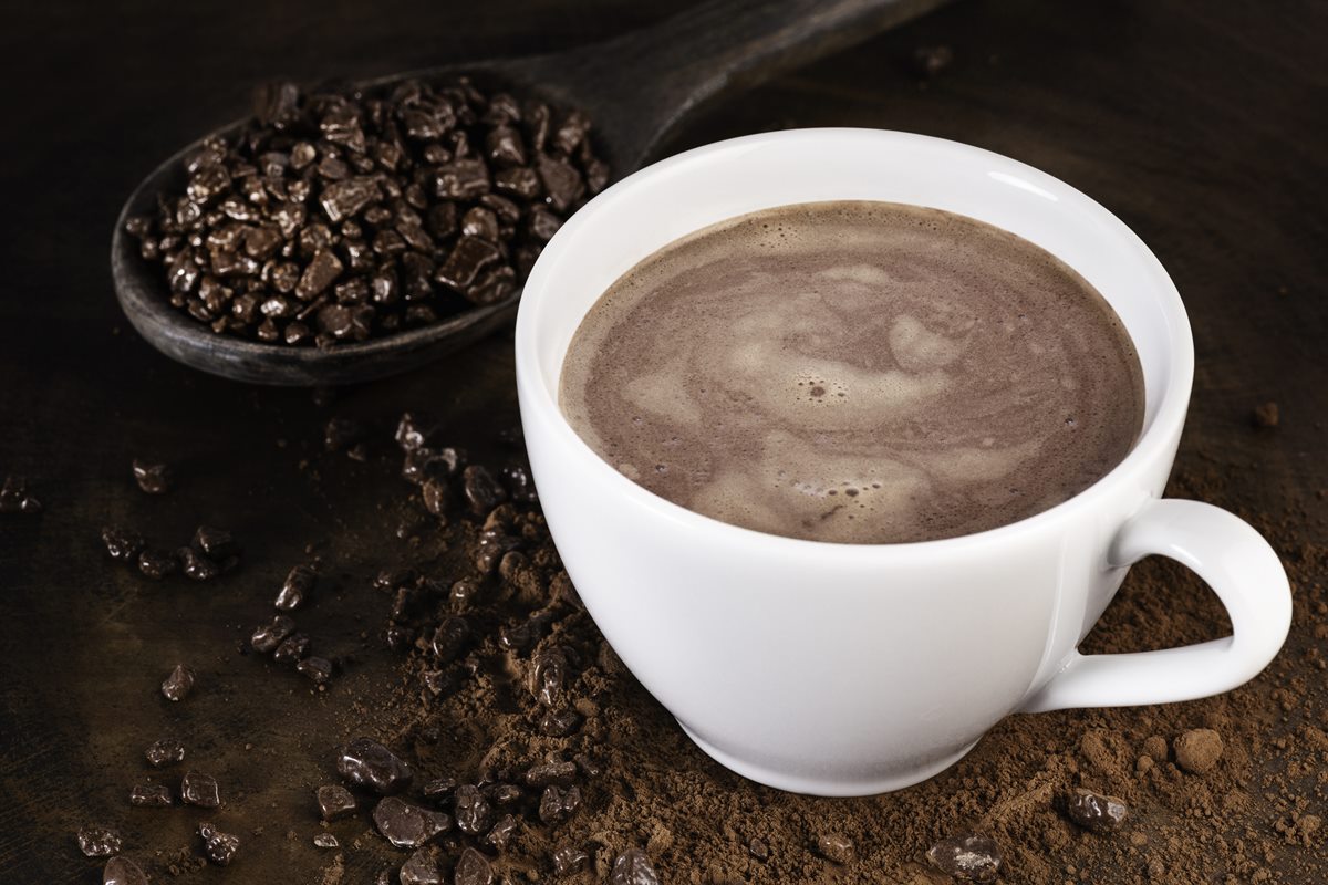 Chef e nutricionista ensina receita de chocolate quente saudável