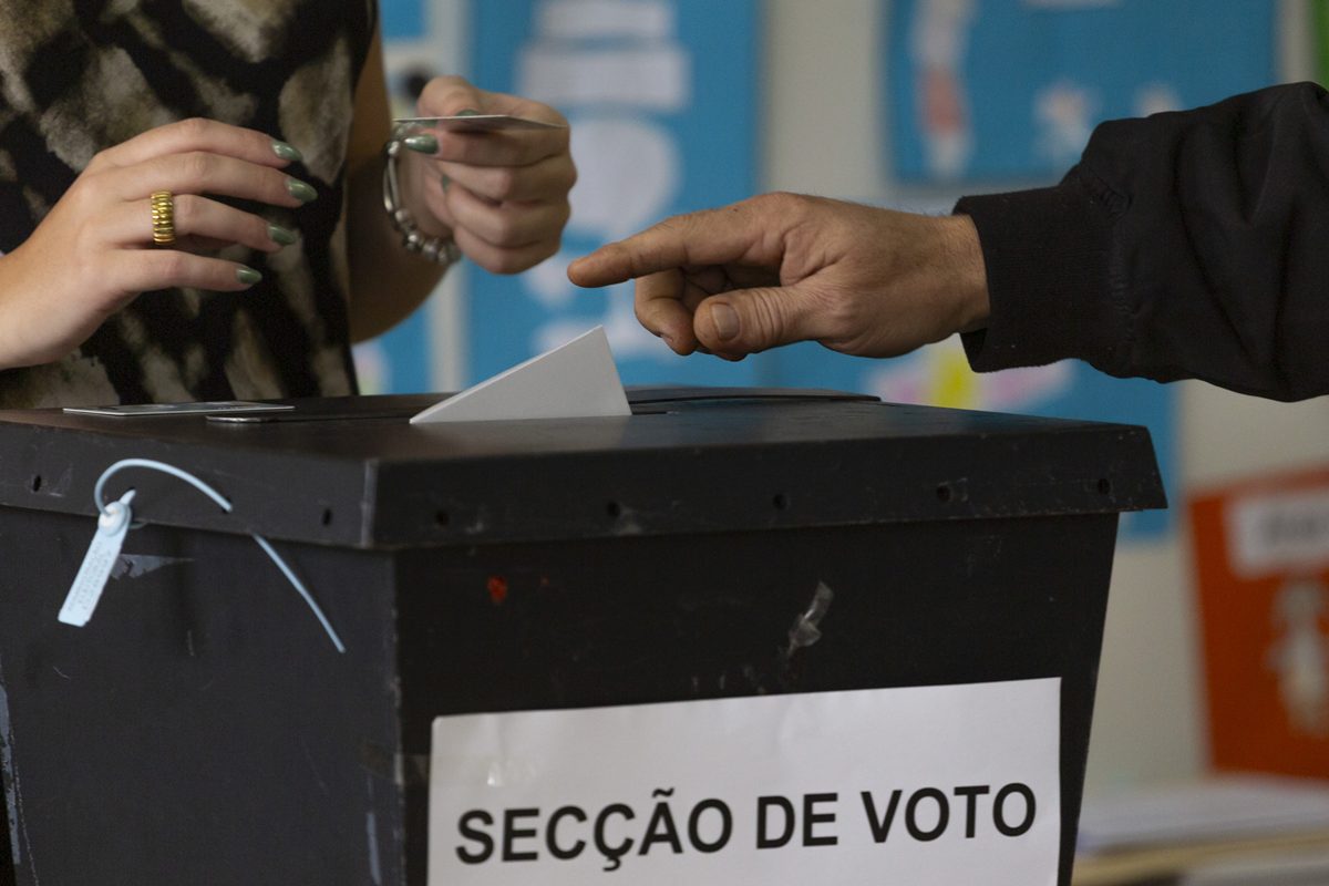Com temor de recessão, Portugal abre eleições legislativas antecipadas
