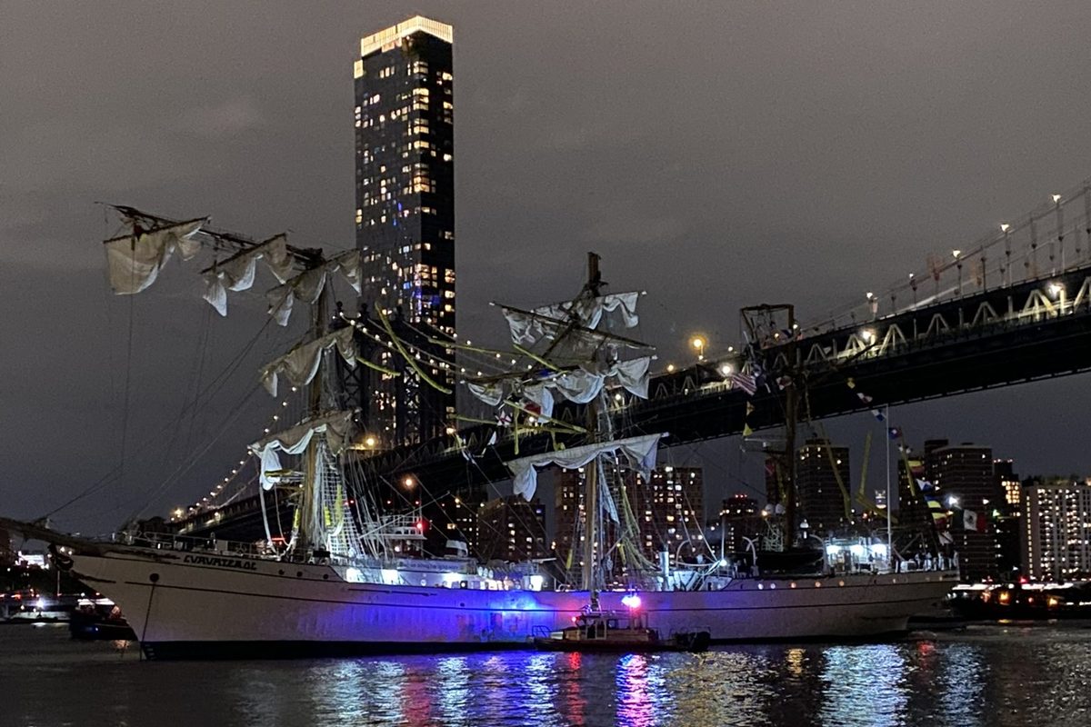 Brooklyn: navio bate em ponte, deixa dois mortos e mais de 20 feridos