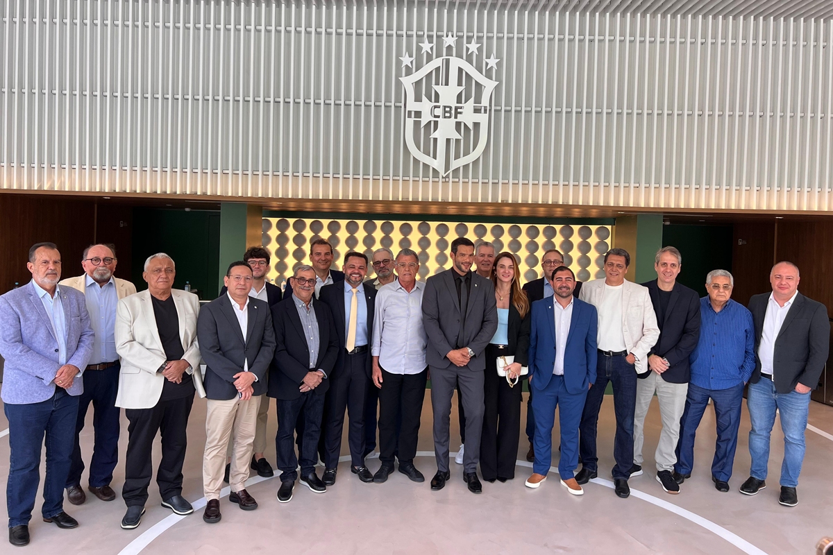 Veja momento em que Samir Xaud chega à CBF para firmar candidatura