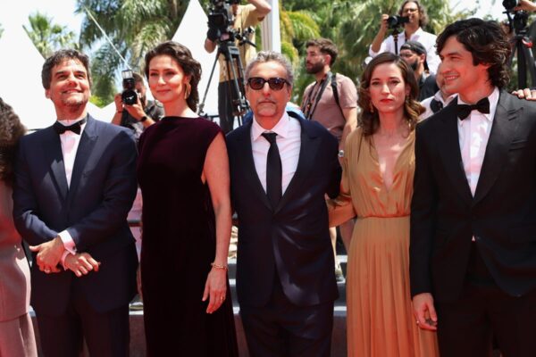 Elenco de O Agente Secreto no tapete vermelho do Festival de Cannes - Metrópoles